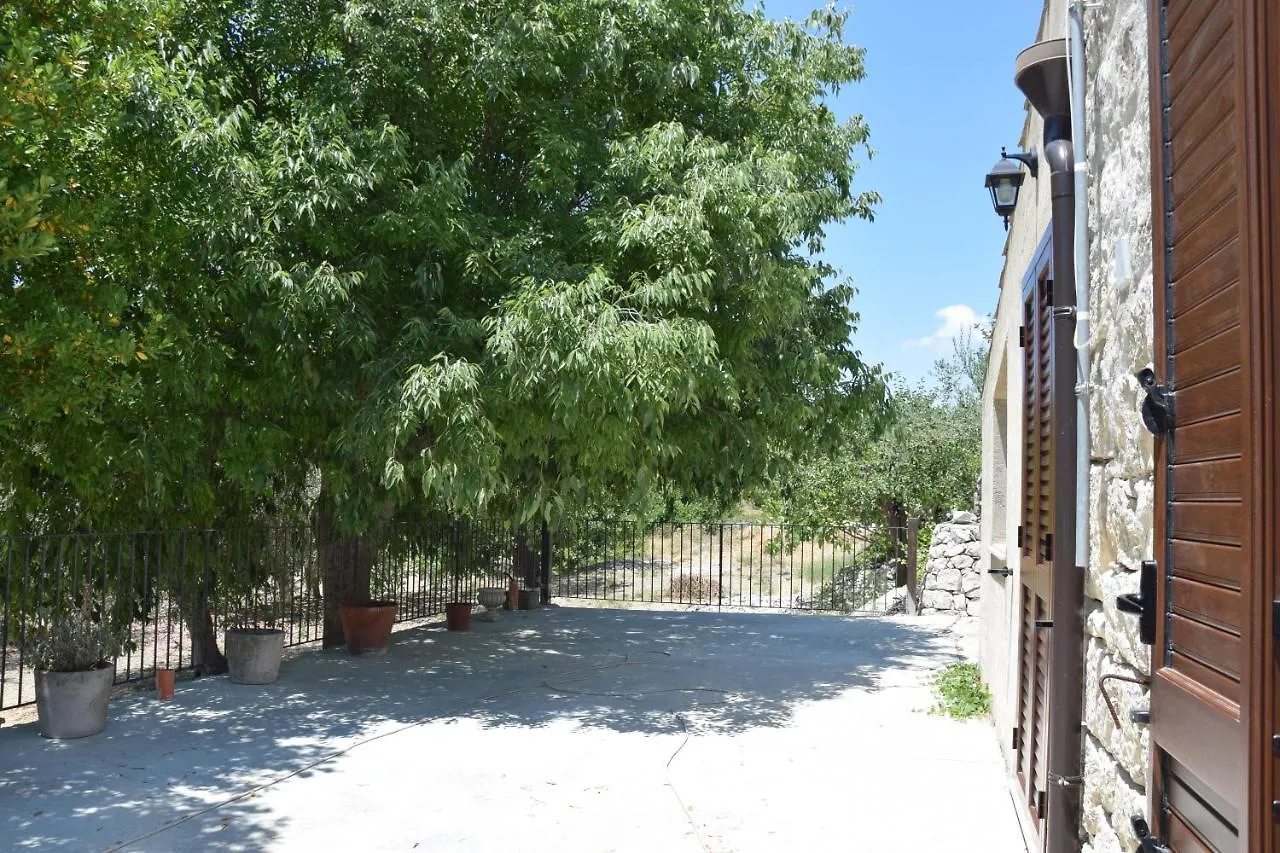 Casa Il Carrubbo Pension Frigintini Italië