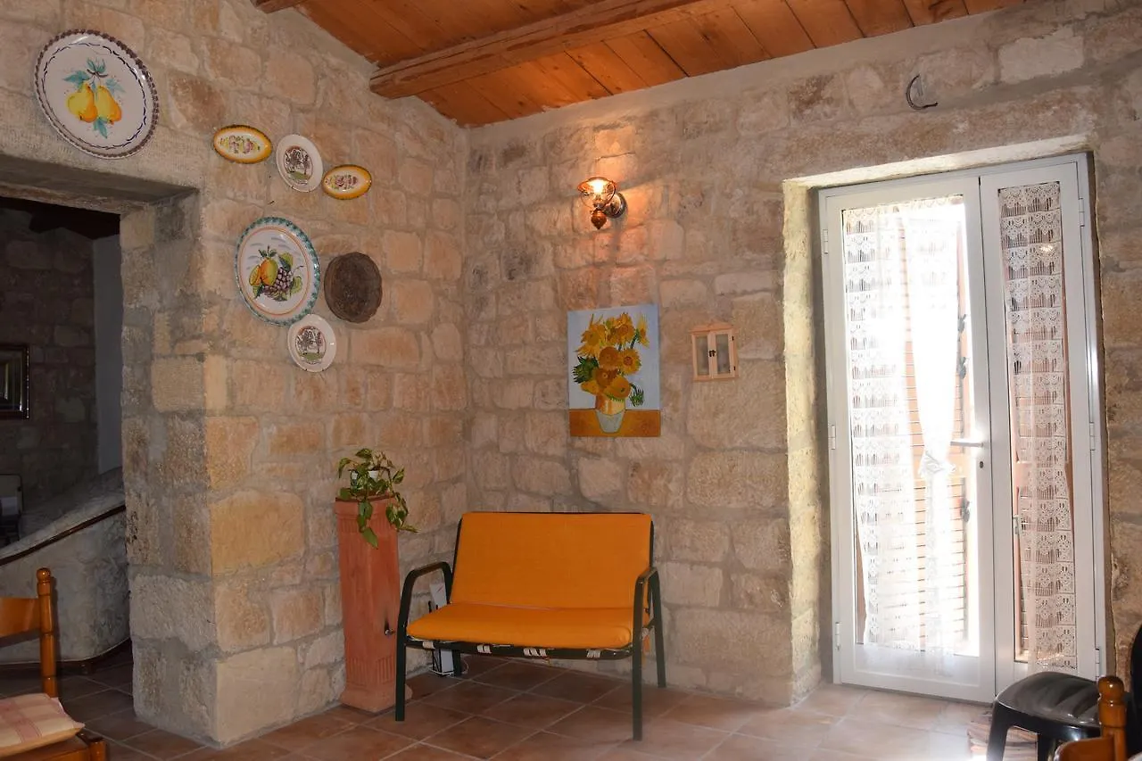 Casa Il Carrubbo Pension Frigintini 0*,  Italië